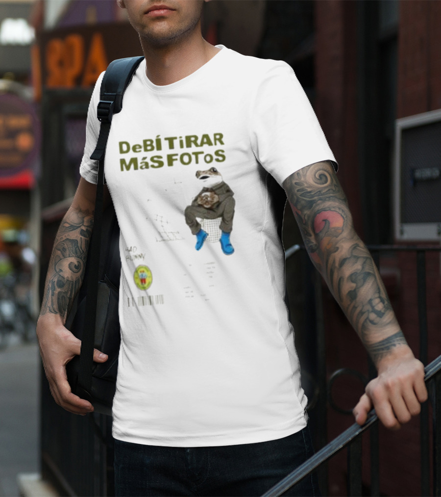 DeBI TiRAR MaS FOToS Bad Bunny 2025 Frog Sitting Blue Boots T-Shirt